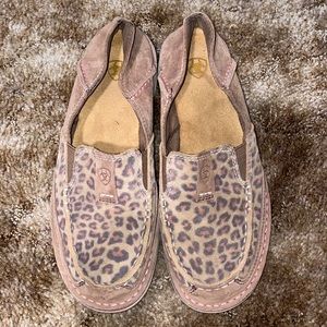 Ariat women cheetah cruiser